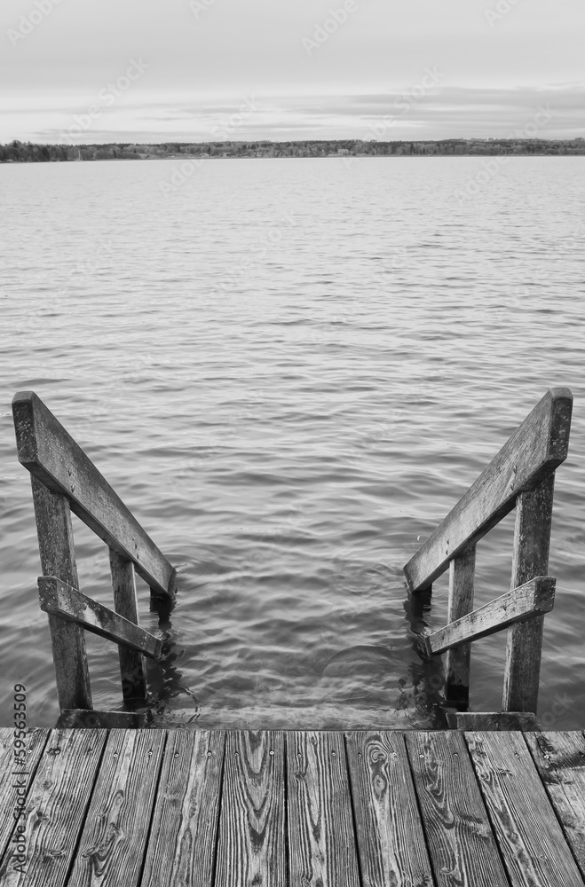 Obraz premium old wooden jetty