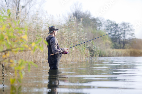 Angler im Wasser