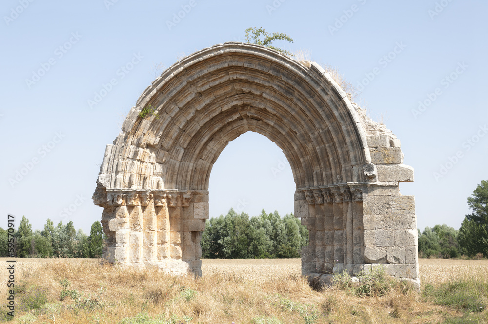 Ruinas de un arco medieval