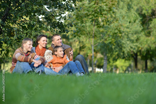l happy family relaxing