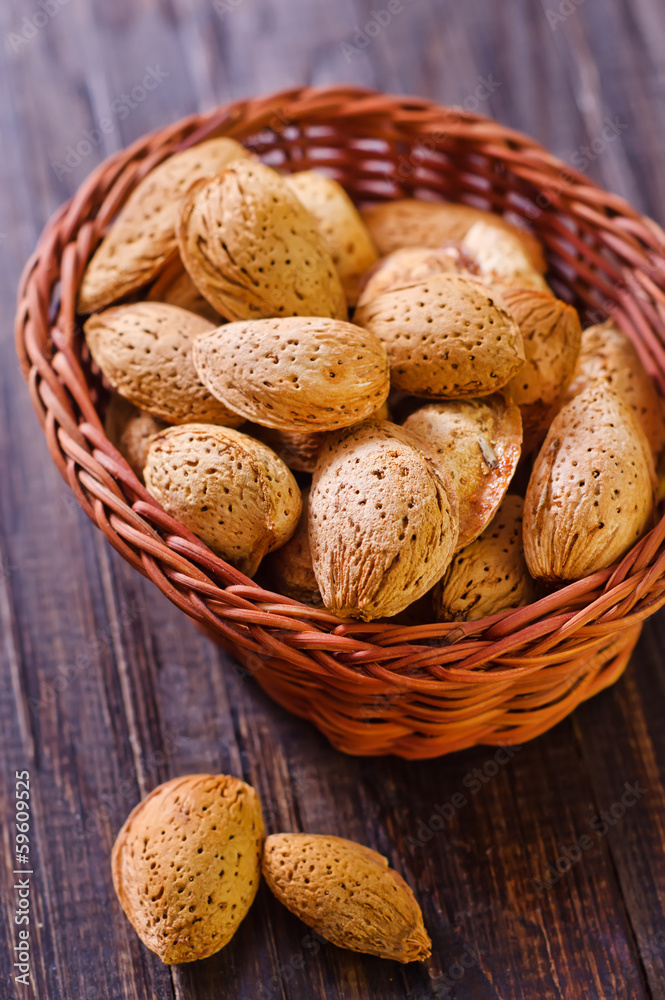 almond almond