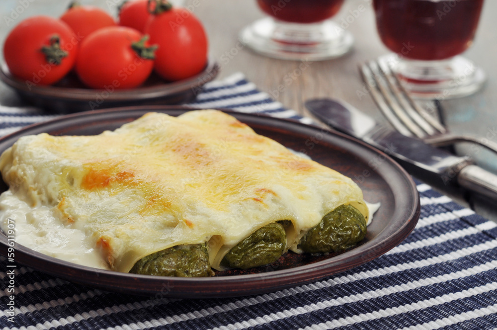 Cannelloni stuffed with spinach