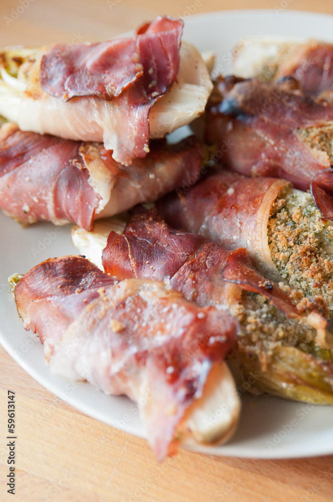 Überbackener Chicoree mit Schinken Überbackener Chicoree mit Schinken