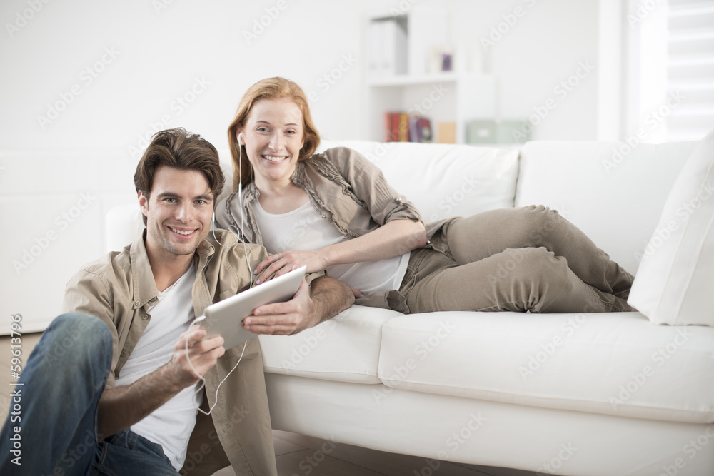 Obraz premium young couple sharing music on tablet