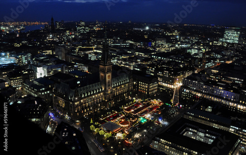 Weihnachtsmarkt auf dem Hamburger Rathausmarkt © Thomas Hess