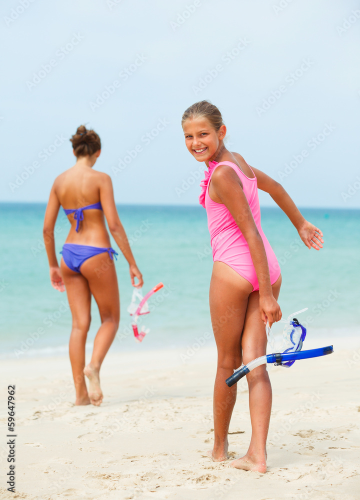 Hhappy girls on beach Hhappy girls on beach