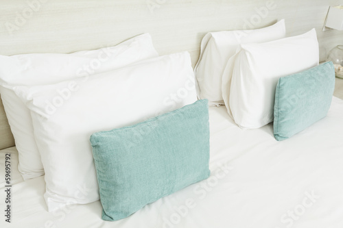 Fototapeta Naklejka Na Ścianę i Meble -  White and green pillows on bed