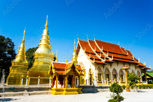 golden pagoda wat phratajhaduang lumphun Thailand