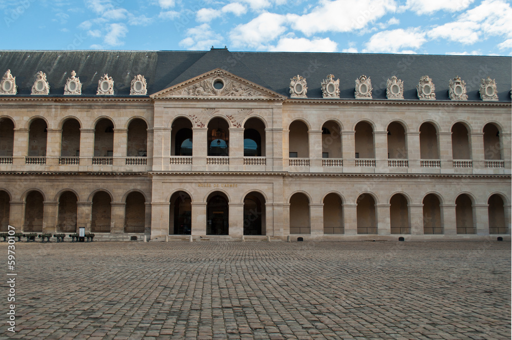 Musée des armées cour des invalides à Paris