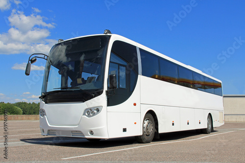 Fotobehang White Bus in Summer