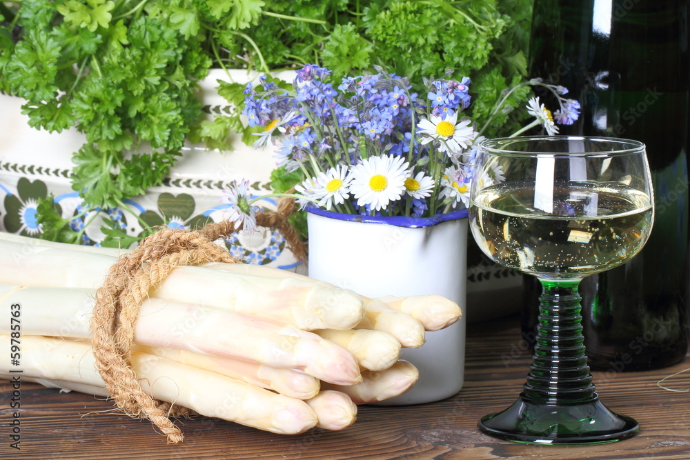 Spargel und Weißwein Stock-Foto | Adobe Stock