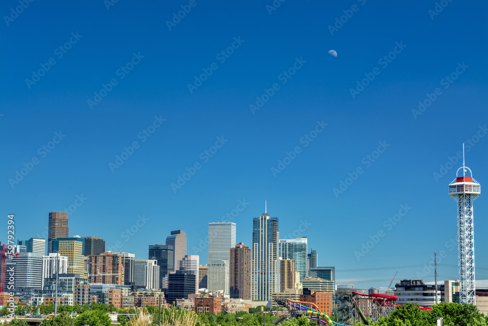 Fototapeta premium Denver Colorado skyline with moon