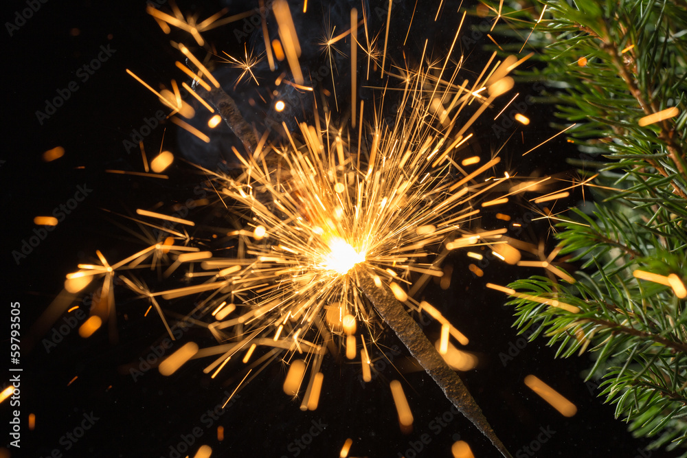 Obraz premium sparklers and spruce branches