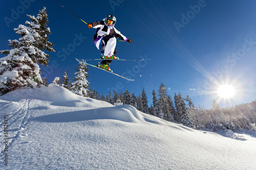 salto in neve fresca photo