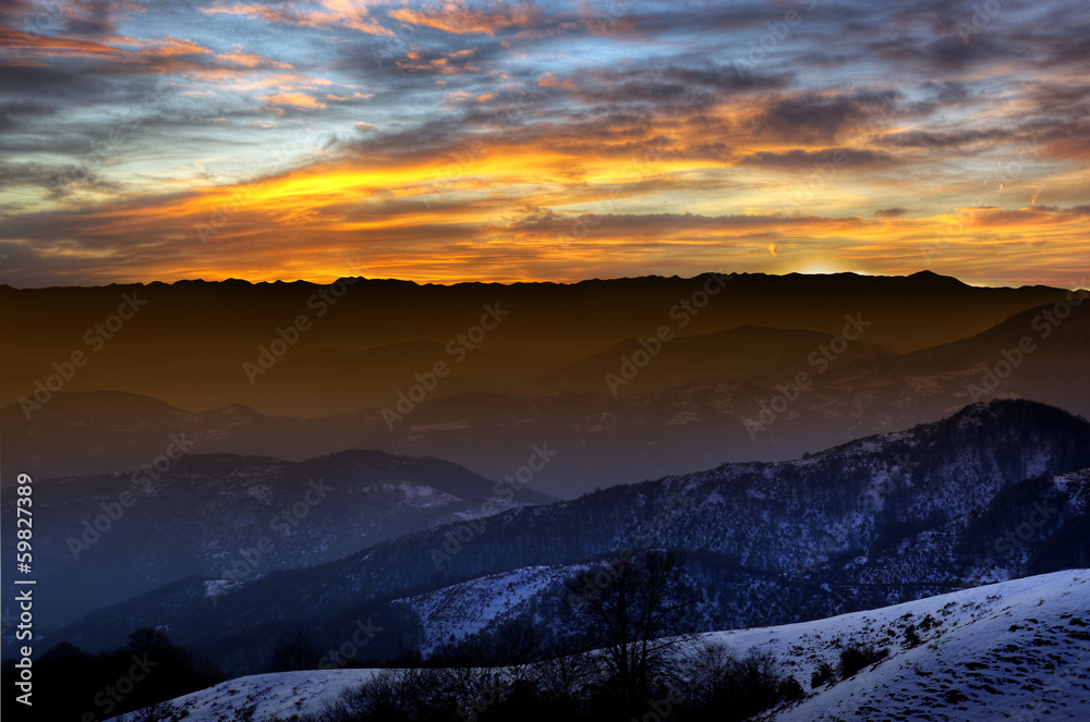 Obraz premium Sunset on the high altitude mountain. High altitude sunset
