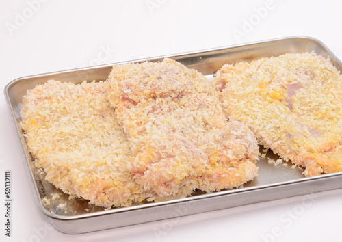 揚げる前のチキンカツ