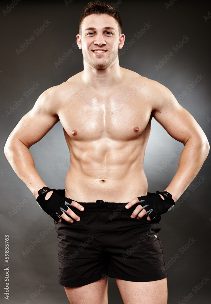 Obraz premium Shirtless athletic young man