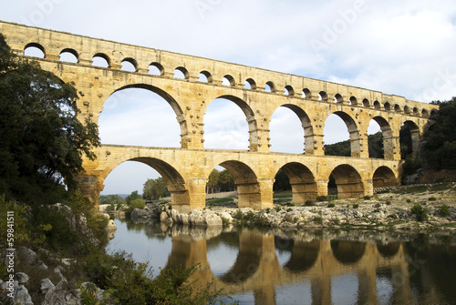 Photo Roman aqueduct at Pont du Gard, France