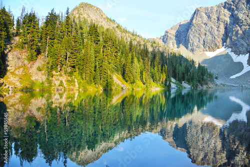 Blue Lake in North Cascades National Park, USA © JJ