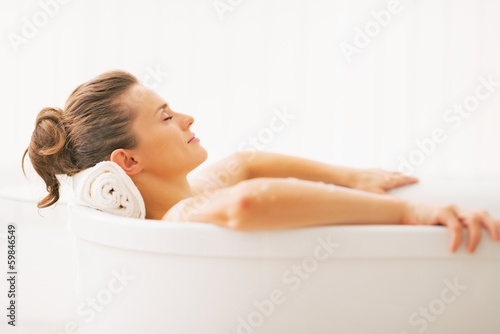 Portrait of young woman relaxing in bathtub