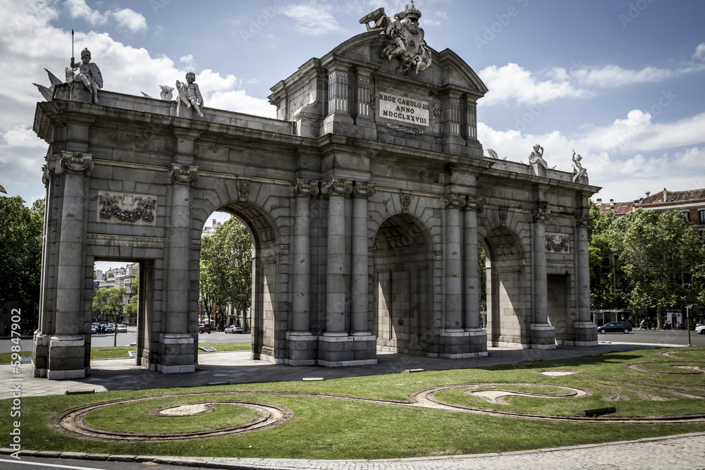 Puerta de Alcalá, Image of the city of Madrid, its characterist