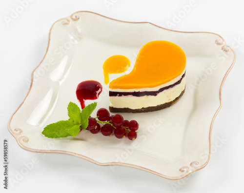 Тарелка со сладким десертом