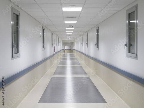 Slika na platnu hospital corridor