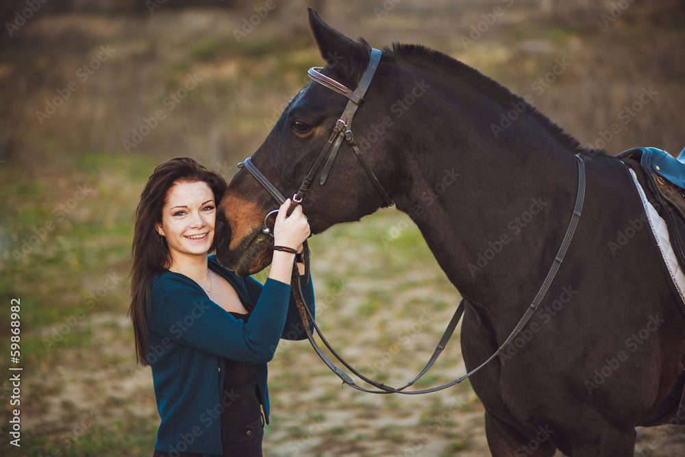 Obraz premium Young woman with a horse on nature