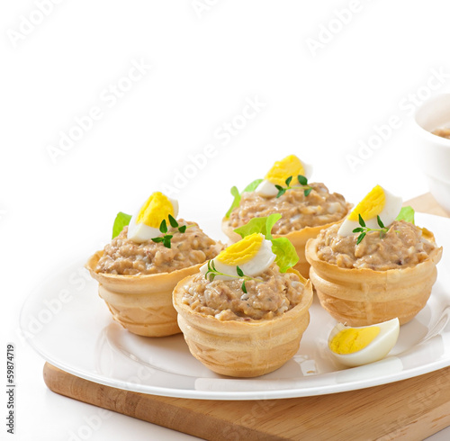 Tartlets with fish paste and egg