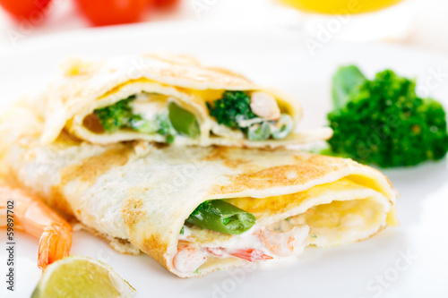 Omelet with shrimps and vegetables