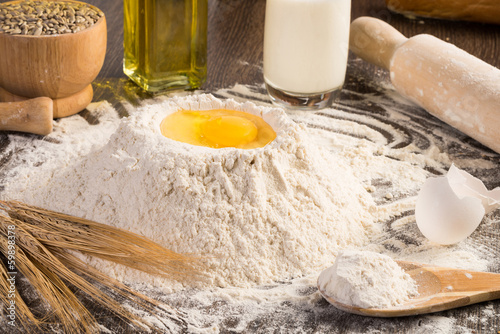 flour, eggs, white bread, wheat ears