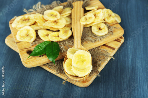 Fresh and dried banana slices