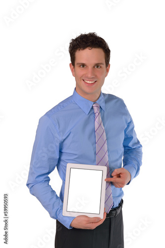 Attraktiver junger Mann mit Tablet als Freisteller