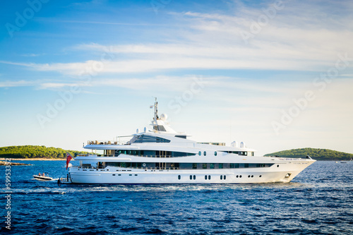 Luxury yacht anchored in a beautiful bay in the Adriatic Sea und