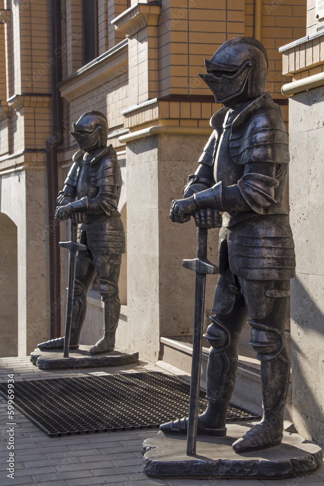 Статуи рыцарей