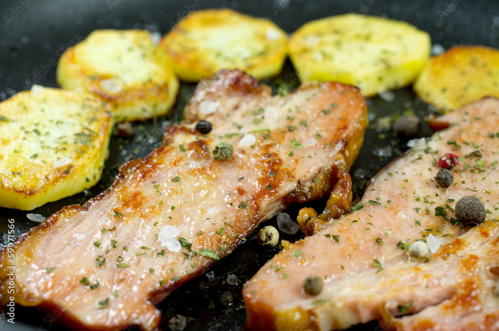 Bacon and potatoes in the pan. Bacon and potatoes in the pan.