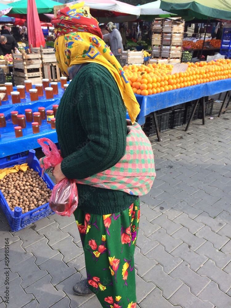 Obraz premium Türkmen Yerel Kıyafeti