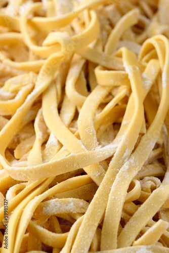 Tagliatelle crude di  pasta fresca all’uovo fatte in casa photo