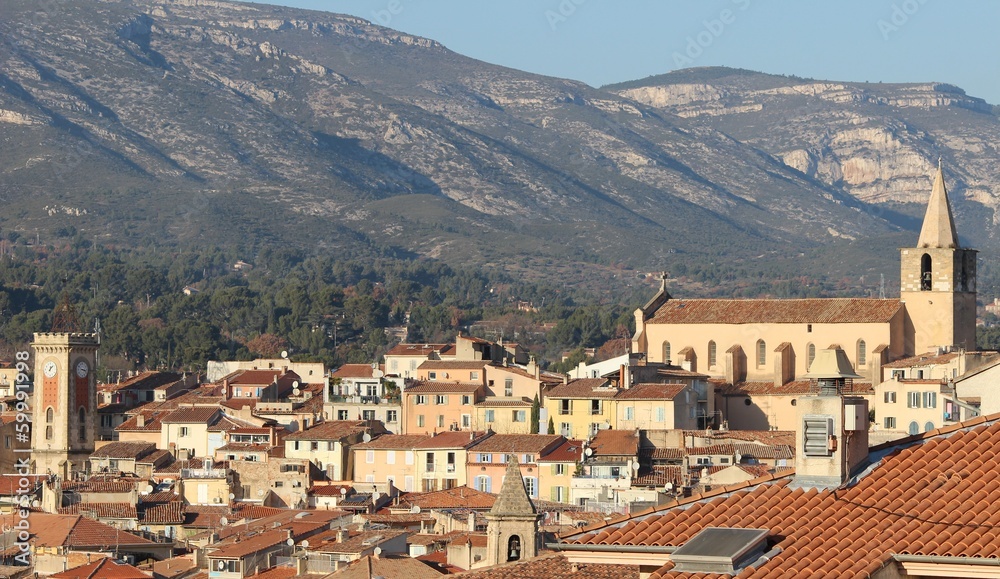 Les 3 clochers du ' vieil ' Aubagne en Provence