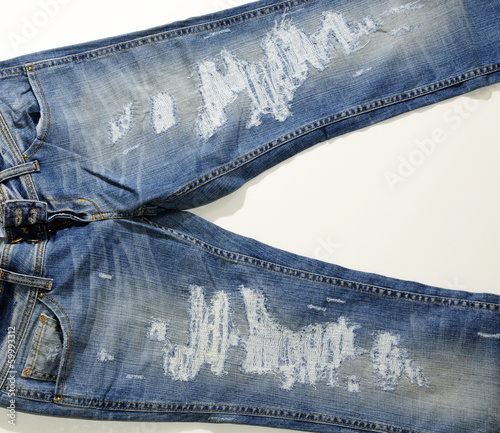 Jeans strappati