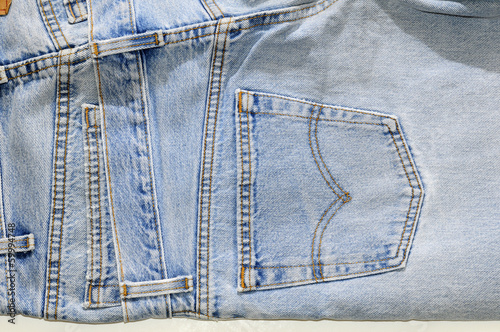 Jeans chiari particolare tasche