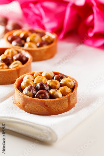 Nut tarts with caramel