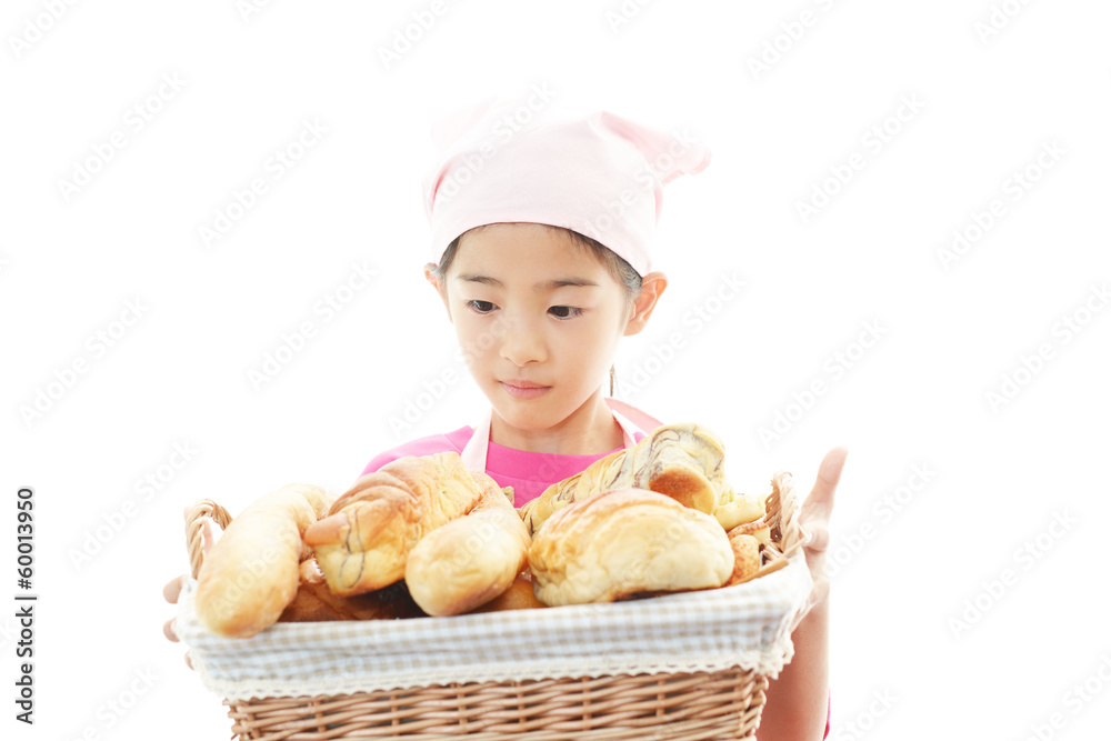 パンを持つ笑顔の女の子 パンを持つ笑顔の女の子