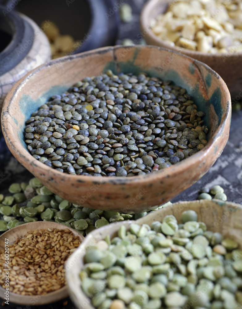 Fototapeta premium dried peas on bowl