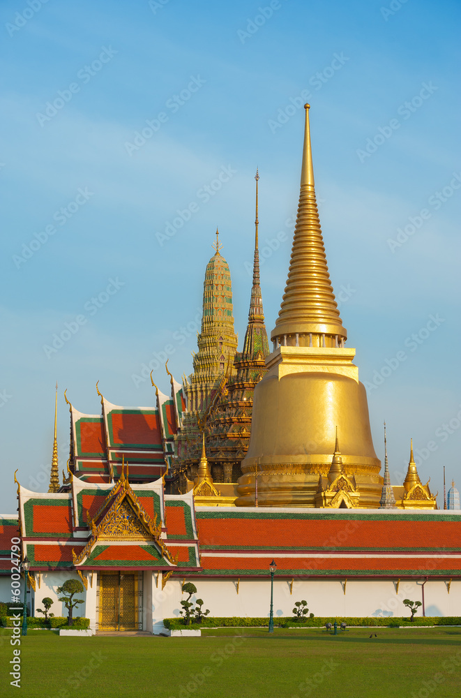 Fototapeta premium Wat Phra Kaew temple in Bangkok - Thailand