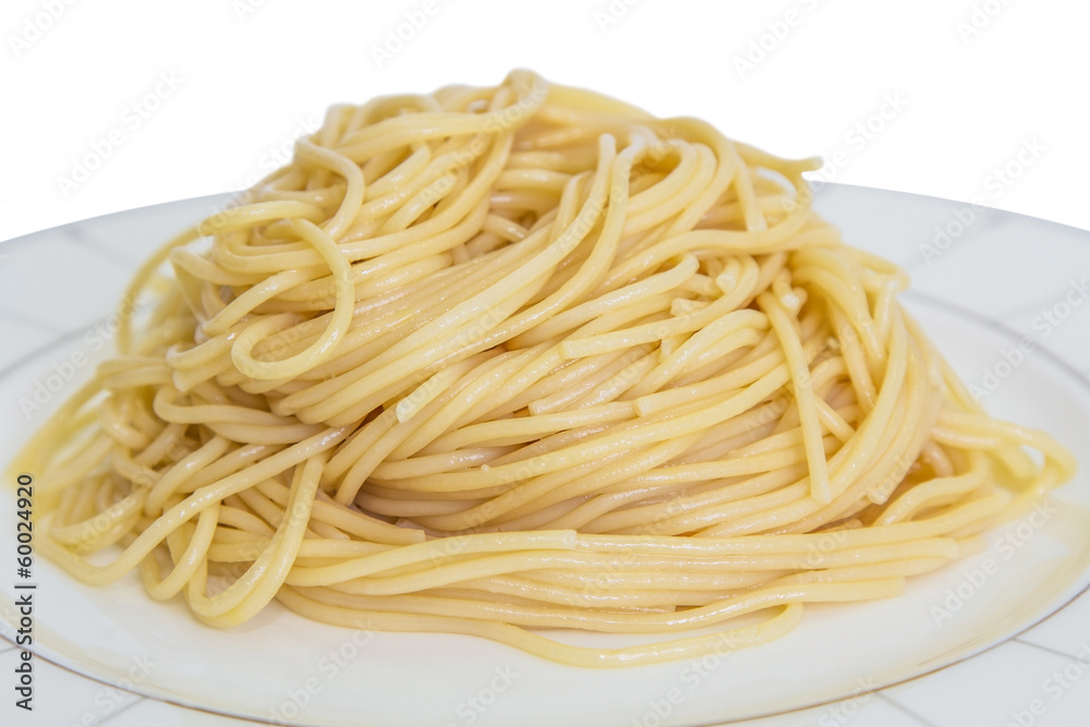 Freshly cooked spaghettii on a white plate.