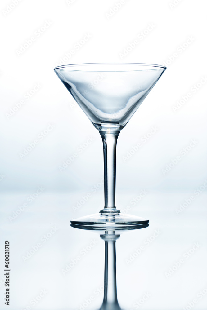 Obraz premium Empty cocktail glass