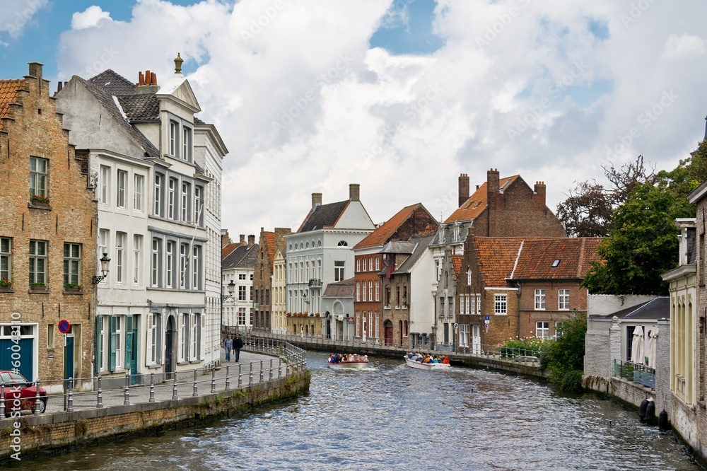 Naklejka premium Water canal in Brugge