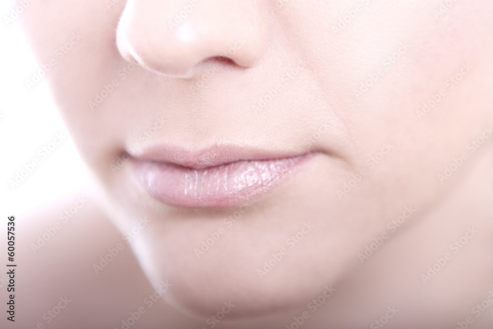 Obraz premium Weiblicher Mund in Pastell