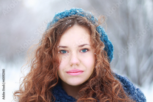 Beautiful girl in blue beret looks at camera outdoor at winter © singulyarra